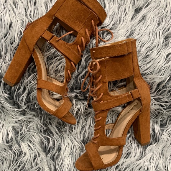 Heeled strappy boots - Picture 5 of 5